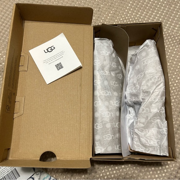 UGG Collapsible Janaya Suede Loafer - Picture 3 of 9